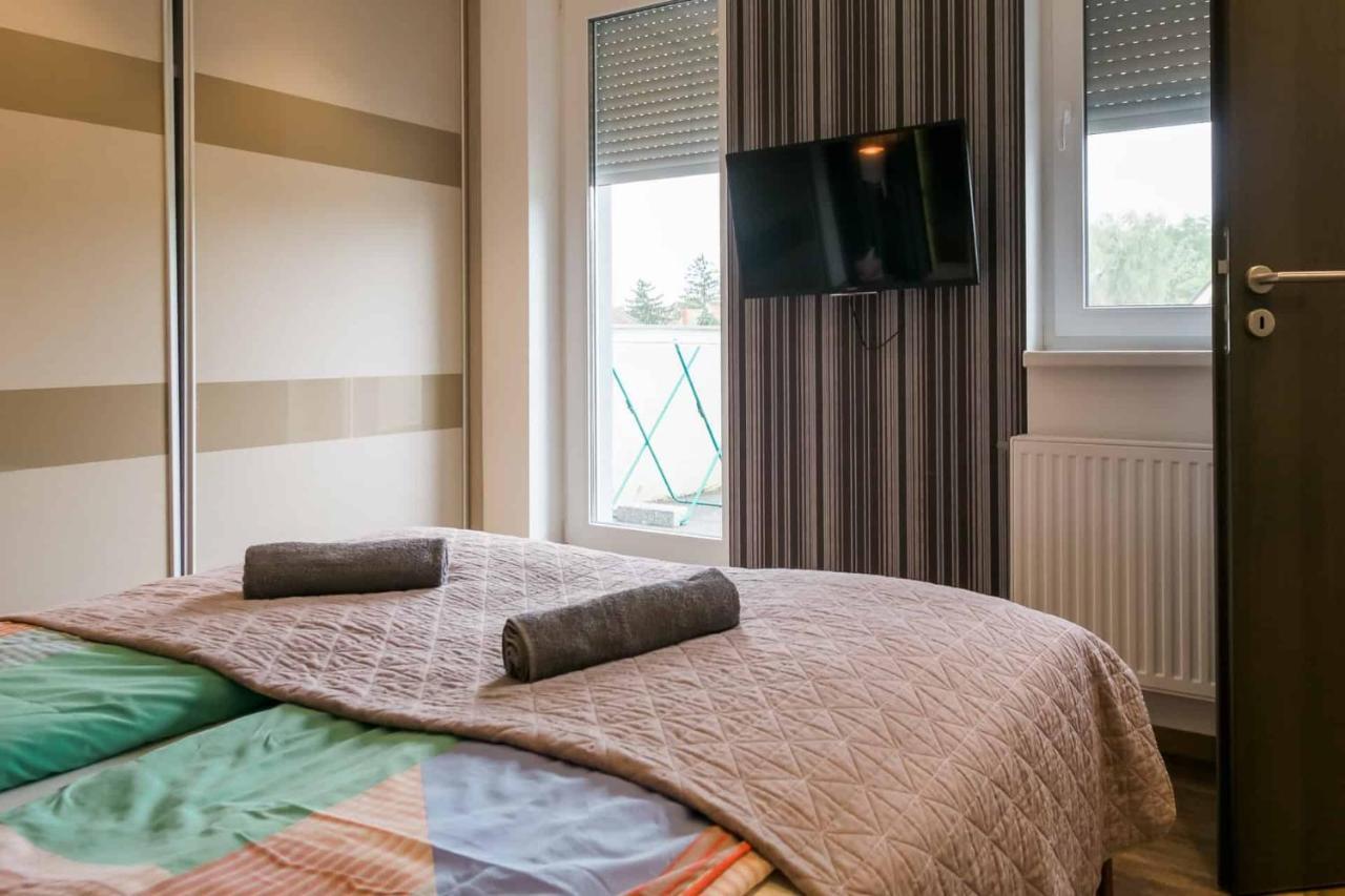 Devai-Lux Apartman Шарвар Экстерьер фото
